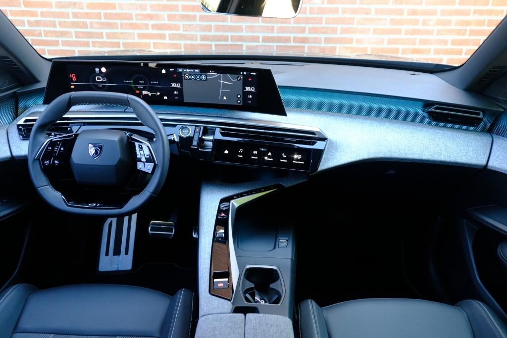 Peugeot 3008 1.2 Hybrid 145pk e-DCS6 GT | Navi | App Connect | Climate | Adaptive Cruise | Camera |  Elektrische Achterklep | Winter Pakket afbeelding 6