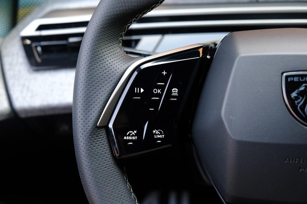 Peugeot 3008 1.2 Hybrid 145pk e-DCS6 GT | Navi | App Connect | Climate | Adaptive Cruise | Camera |  Elektrische Achterklep | Winter Pakket afbeelding 9