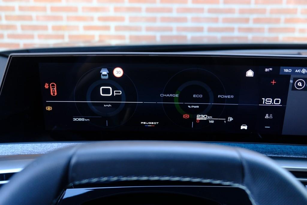 Peugeot 3008 1.2 Hybrid 145pk e-DCS6 GT | Navi | App Connect | Climate | Adaptive Cruise | Camera |  Elektrische Achterklep | Winter Pakket afbeelding 11