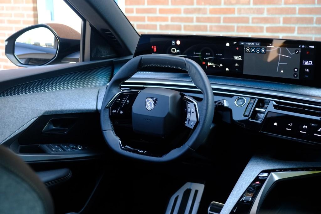 Peugeot 3008 1.2 Hybrid 145pk e-DCS6 GT | Navi | App Connect | Climate | Adaptive Cruise | Camera |  Elektrische Achterklep | Winter Pakket afbeelding 12