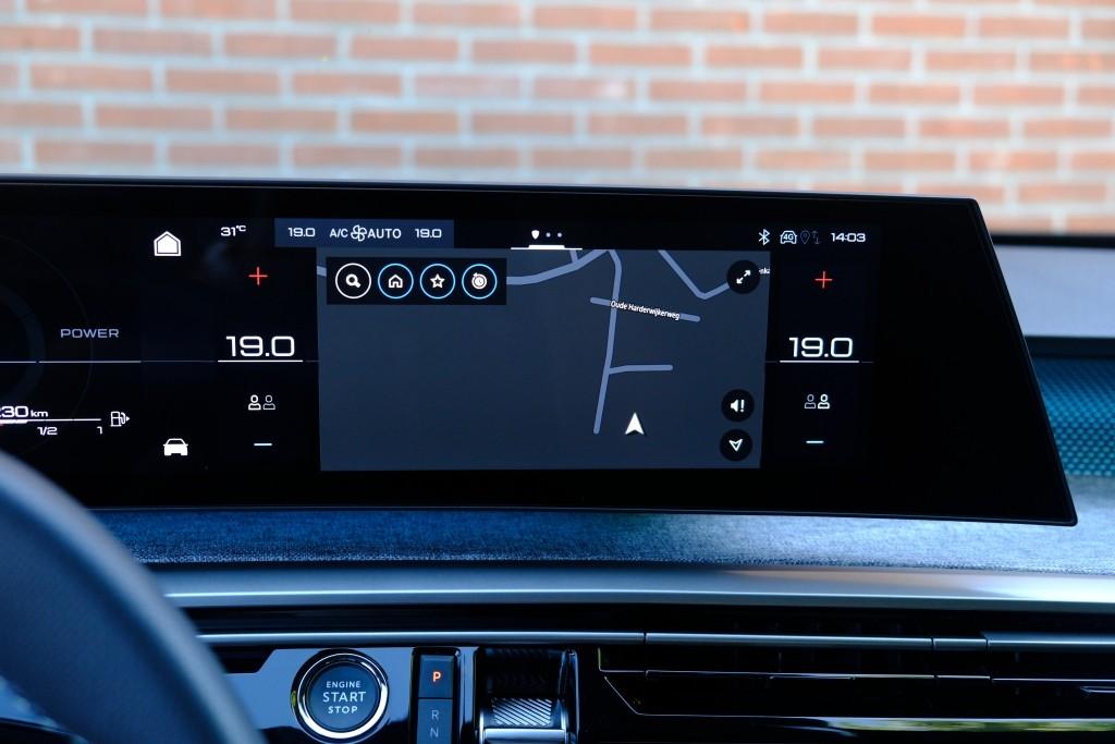 Peugeot 3008 1.2 Hybrid 145pk e-DCS6 GT | Navi | App Connect | Climate | Adaptive Cruise | Camera |  Elektrische Achterklep | Winter Pakket afbeelding 15
