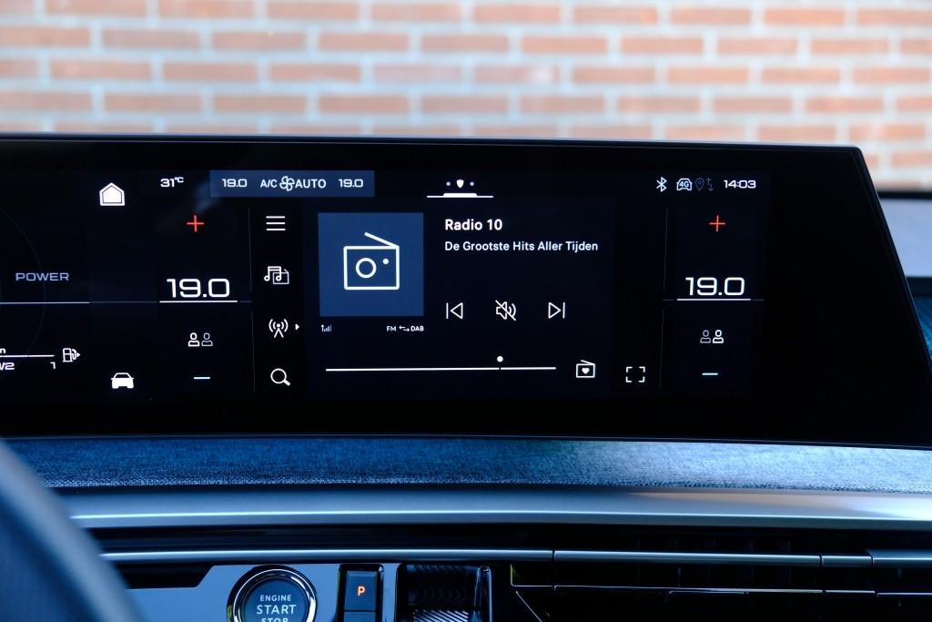 Peugeot 3008 1.2 Hybrid 145pk e-DCS6 GT | Navi | App Connect | Climate | Adaptive Cruise | Camera |  Elektrische Achterklep | Winter Pakket afbeelding 16