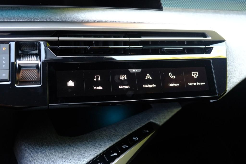 Peugeot 3008 1.2 Hybrid 145pk e-DCS6 GT | Navi | App Connect | Climate | Adaptive Cruise | Camera |  Elektrische Achterklep | Winter Pakket afbeelding 21