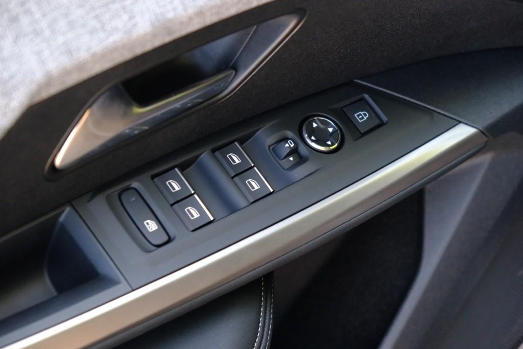 Peugeot 3008 1.2 Hybrid 145pk e-DCS6 GT | Navi | App Connect | Climate | Adaptive Cruise | Camera |  Elektrische Achterklep | Winter Pakket afbeelding 23