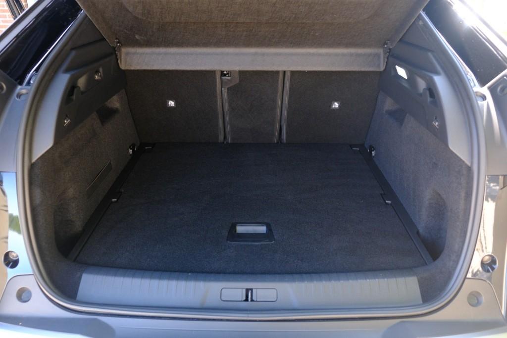 Peugeot 3008 1.2 Hybrid 145pk e-DCS6 GT | Navi | App Connect | Climate | Adaptive Cruise | Camera |  Elektrische Achterklep | Winter Pakket afbeelding 28