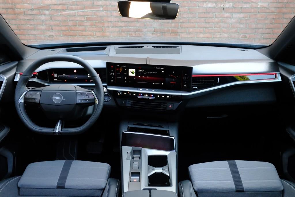 Opel Grandland 1.2 Turbo Hybrid 145pk eDCT6 GS | Navi | App Connect | Adaptive Cruise | Climate Control | Panoramadak | 360° Camera | Focal Audio | Keyless afbeelding 6