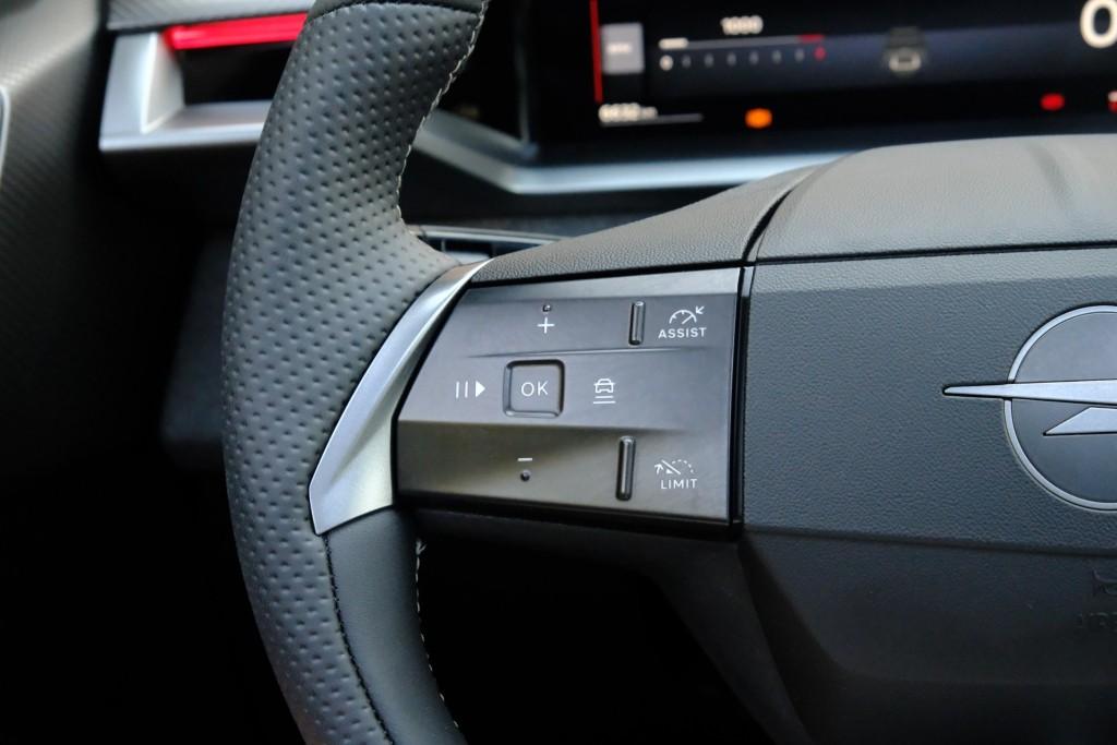 Opel Grandland 1.2 Turbo Hybrid 145pk eDCT6 GS | Navi | App Connect | Adaptive Cruise | Climate Control | Panoramadak | 360° Camera | Focal Audio | Keyless afbeelding 9