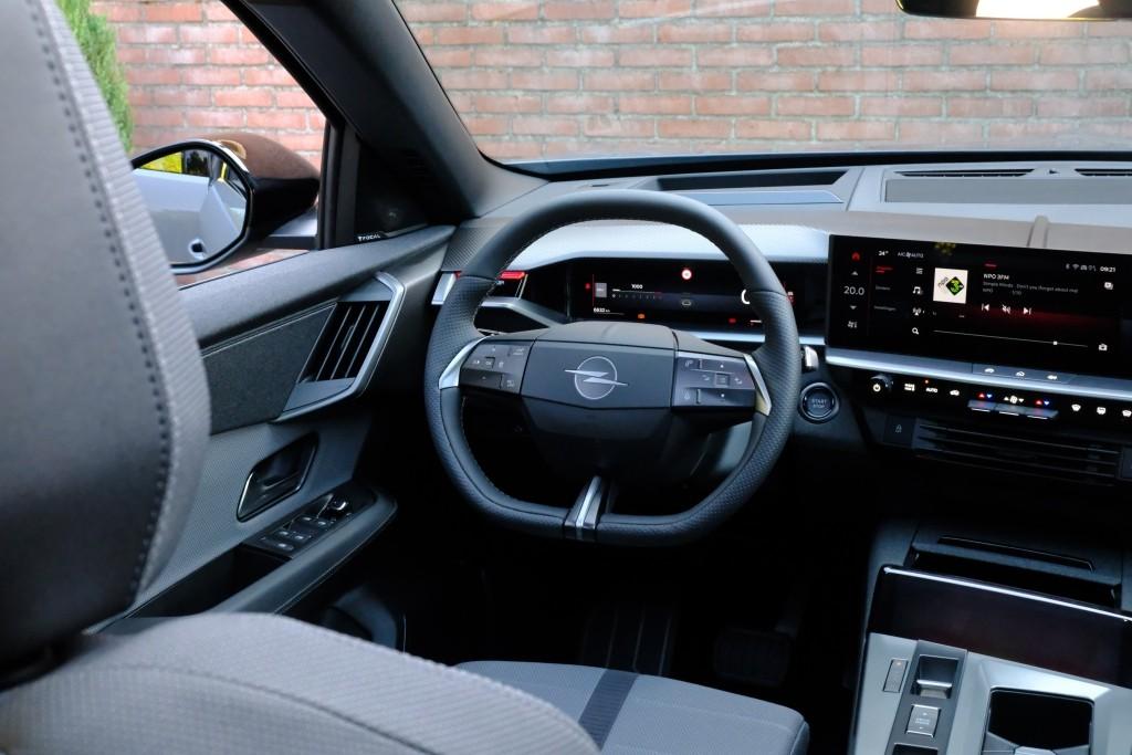 Opel Grandland 1.2 Turbo Hybrid 145pk eDCT6 GS | Navi | App Connect | Adaptive Cruise | Climate Control | Panoramadak | 360° Camera | Focal Audio | Keyless afbeelding 13