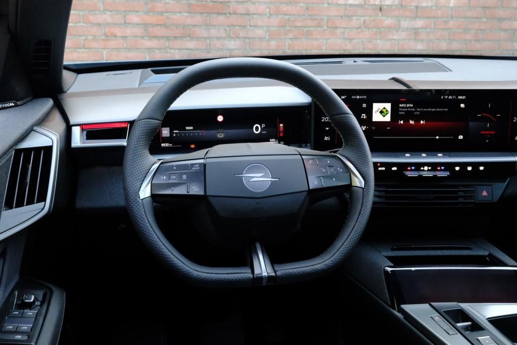Opel Grandland 1.2 Turbo Hybrid 145pk eDCT6 GS | Navi | App Connect | Adaptive Cruise | Climate Control | Panoramadak | 360° Camera | Focal Audio | Keyless afbeelding 16