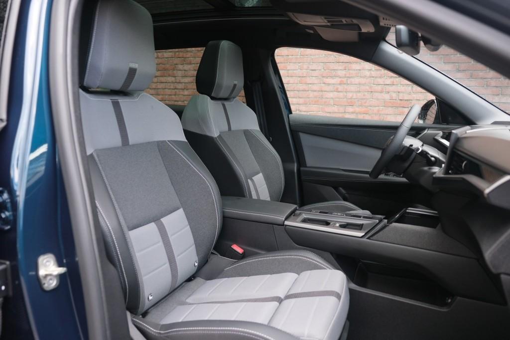 Opel Grandland 1.2 Turbo Hybrid 145pk eDCT6 GS - Panoramadak - Adaptive Cruise - Head-up display - Stoelverwarming - Elektrische achterklep - 360° Camera - Focal Audio afbeelding 6