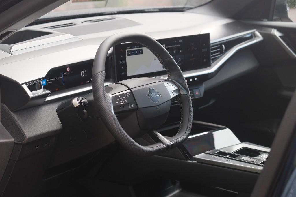 Opel Grandland 1.2 Turbo Hybrid 145pk eDCT6 GS - Panoramadak - Adaptive Cruise - Head-up display - Stoelverwarming - Elektrische achterklep - 360° Camera - Focal Audio afbeelding 8