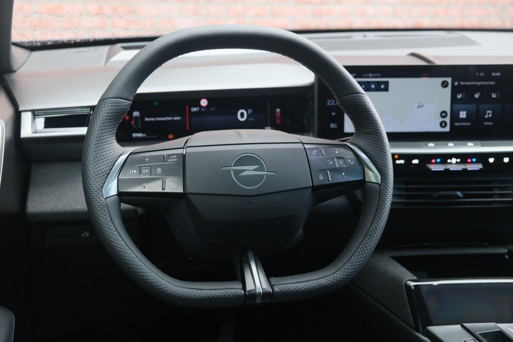 Opel Grandland 1.2 Turbo Hybrid 145pk eDCT6 GS - Panoramadak - Adaptive Cruise - Head-up display - Stoelverwarming - Elektrische achterklep - 360° Camera - Focal Audio afbeelding 15
