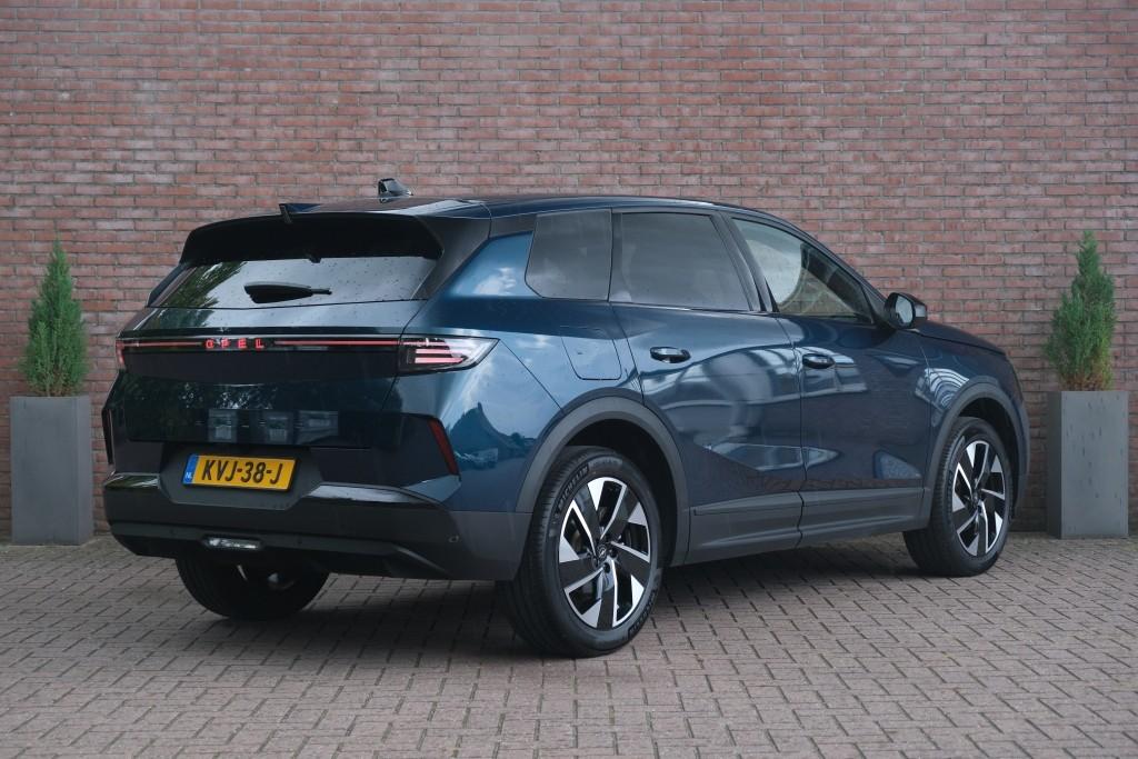Opel Grandland 1.2 Turbo Hybrid 145pk eDCT6 GS - Panoramadak - Adaptive Cruise - Head-up display - Stoelverwarming - Elektrische achterklep - 360° Camera - Focal Audio afbeelding 31