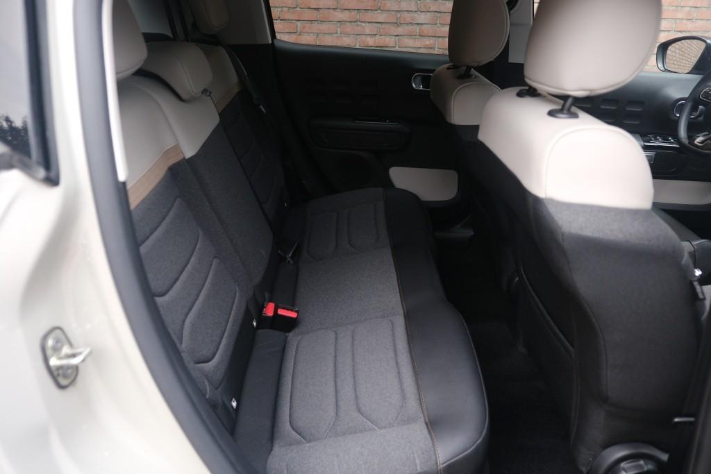 Citroën C3 1.2 PureTech 83pk Shine | App Connect | Climate | Cruise | Camera | Keyless | Stoelverwarming | PDC afbeelding 3