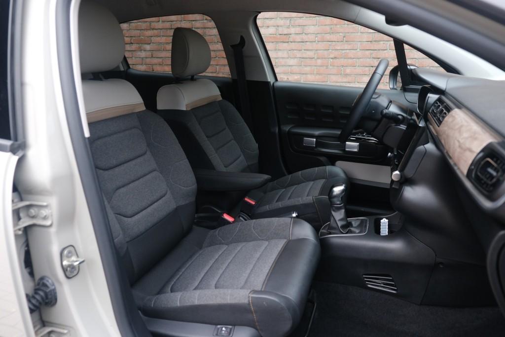 Citroën C3 1.2 PureTech 83pk Shine | App Connect | Climate | Cruise | Camera | Keyless | Stoelverwarming | PDC afbeelding 6
