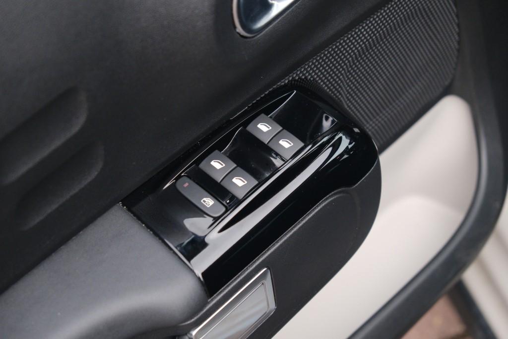 Citroën C3 1.2 PureTech 83pk Shine | App Connect | Climate | Cruise | Camera | Keyless | Stoelverwarming | PDC afbeelding 25