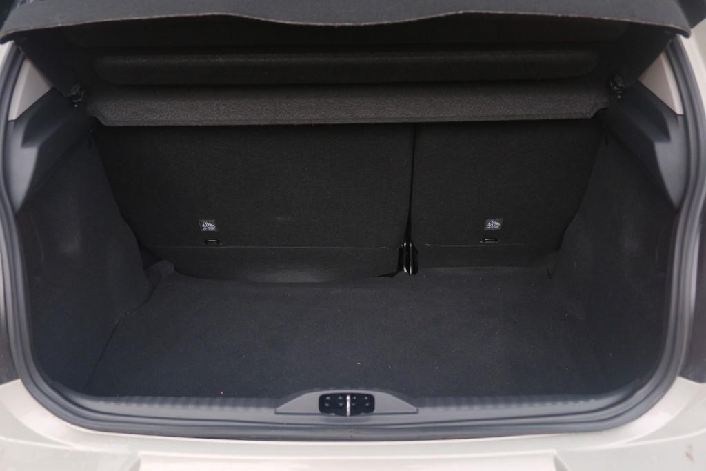Citroën C3 1.2 PureTech 83pk Shine | App Connect | Climate | Cruise | Camera | Keyless | Stoelverwarming | PDC afbeelding 31