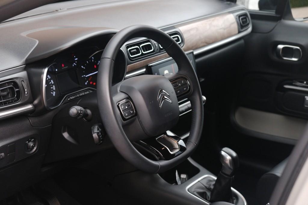 Citroën C3 1.2 PureTech 83pk Shine | App Connect | Climate | Cruise | Camera | Keyless | Stoelverwarming | PDC afbeelding 8