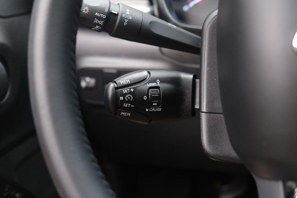 Citroën C3 1.2 PureTech 83pk Shine | App Connect | Climate | Cruise | Camera | Keyless | Stoelverwarming | PDC afbeelding 12