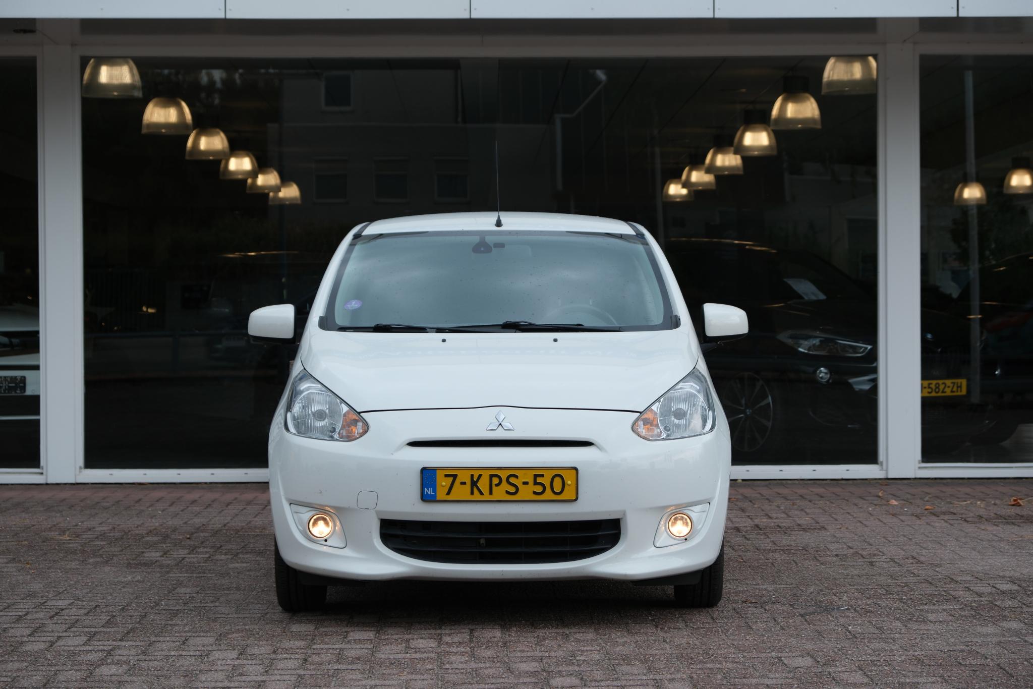 Mitsubishi Space Star 1.0 70pk Intense | Climate | 14" Velgen | Radio-CD | Keyless entry afbeelding 3