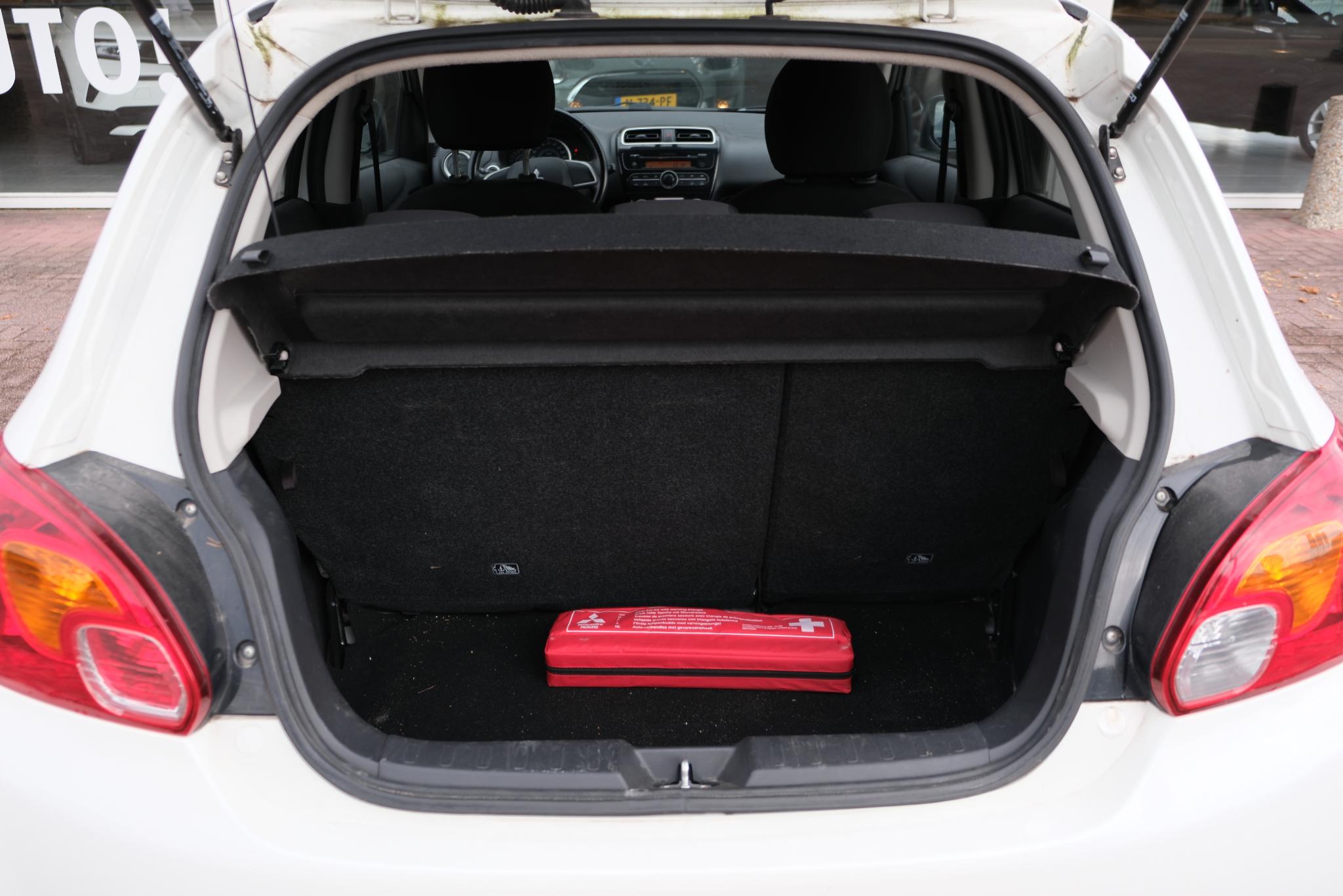 Mitsubishi Space Star 1.0 70pk Intense | Climate | 14" Velgen | Radio-CD | Keyless entry afbeelding 17