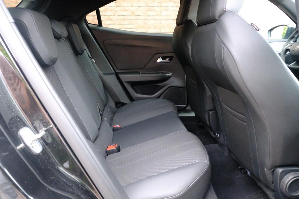 Opel Mokka 1.2 Turbo Hybrid 145pk eDCT6 GS | Navi | App Connect | Climate | Adaptive Cruise | Camera | Dodehoek | PDC afbeelding 3