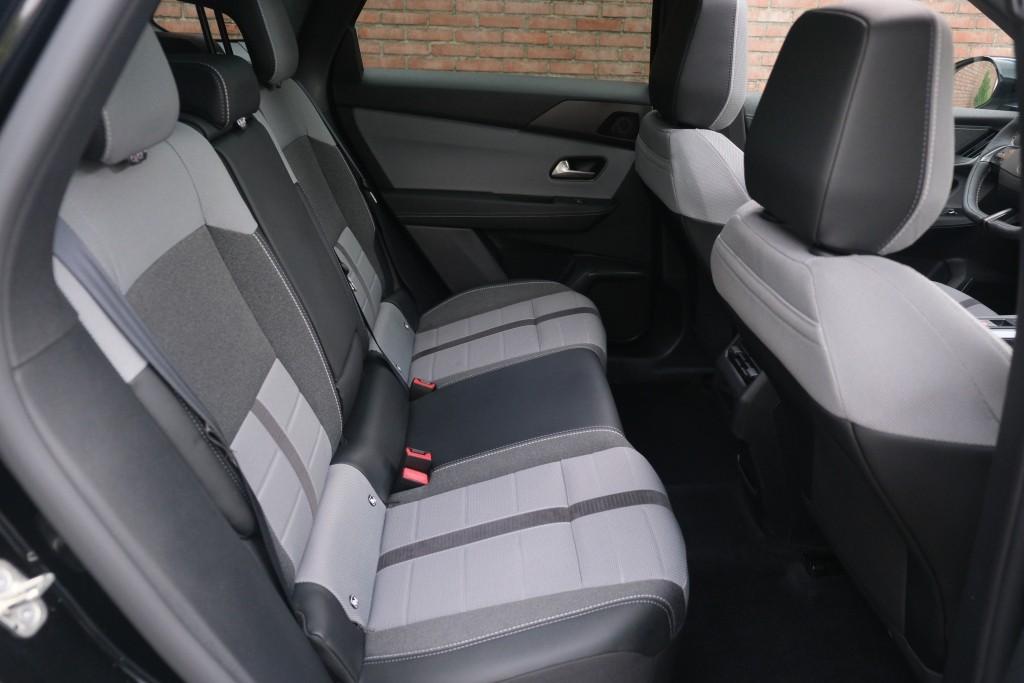 Opel Grandland 1.2 Turbo Hybrid 145pk eDCT6 GS - Panoramadak - Adaptive Cruise - Head-up display - Stoelverwarming - Elektrische achterklep - 360° Camera - Focal Audio afbeelding 3