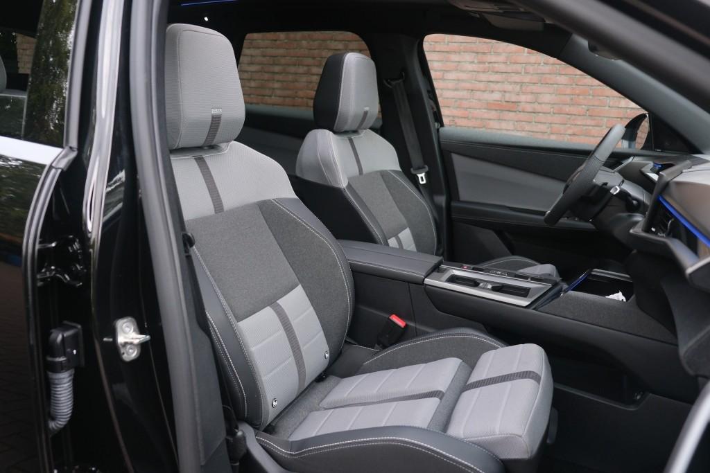 Opel Grandland 1.2 Turbo Hybrid 145pk eDCT6 GS - Panoramadak - Adaptive Cruise - Head-up display - Stoelverwarming - Elektrische achterklep - 360° Camera - Focal Audio afbeelding 6
