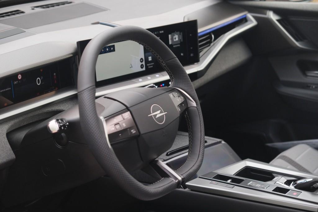 Opel Grandland 1.2 Turbo Hybrid 145pk eDCT6 GS - Panoramadak - Adaptive Cruise - Head-up display - Stoelverwarming - Elektrische achterklep - 360° Camera - Focal Audio afbeelding 8