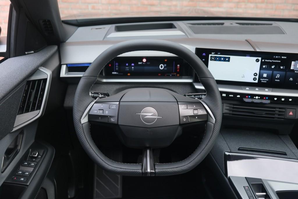 Opel Grandland 1.2 Turbo Hybrid 145pk eDCT6 GS - Panoramadak - Adaptive Cruise - Head-up display - Stoelverwarming - Elektrische achterklep - 360° Camera - Focal Audio afbeelding 15