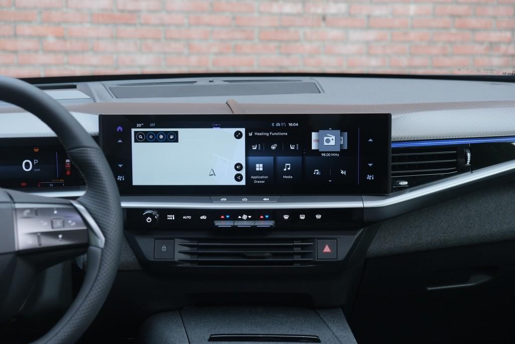 Opel Grandland 1.2 Turbo Hybrid 145pk eDCT6 GS - Panoramadak - Adaptive Cruise - Head-up display - Stoelverwarming - Elektrische achterklep - 360° Camera - Focal Audio afbeelding 16