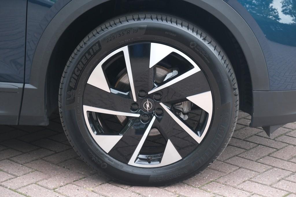 Opel Grandland 1.2 Turbo Hybrid 145pk eDCT6 GS - Panoramadak - Adaptive Cruise - Head-up display - Stoelverwarming - Elektrische achterklep - 360° Camera - Focal Audio afbeelding 30