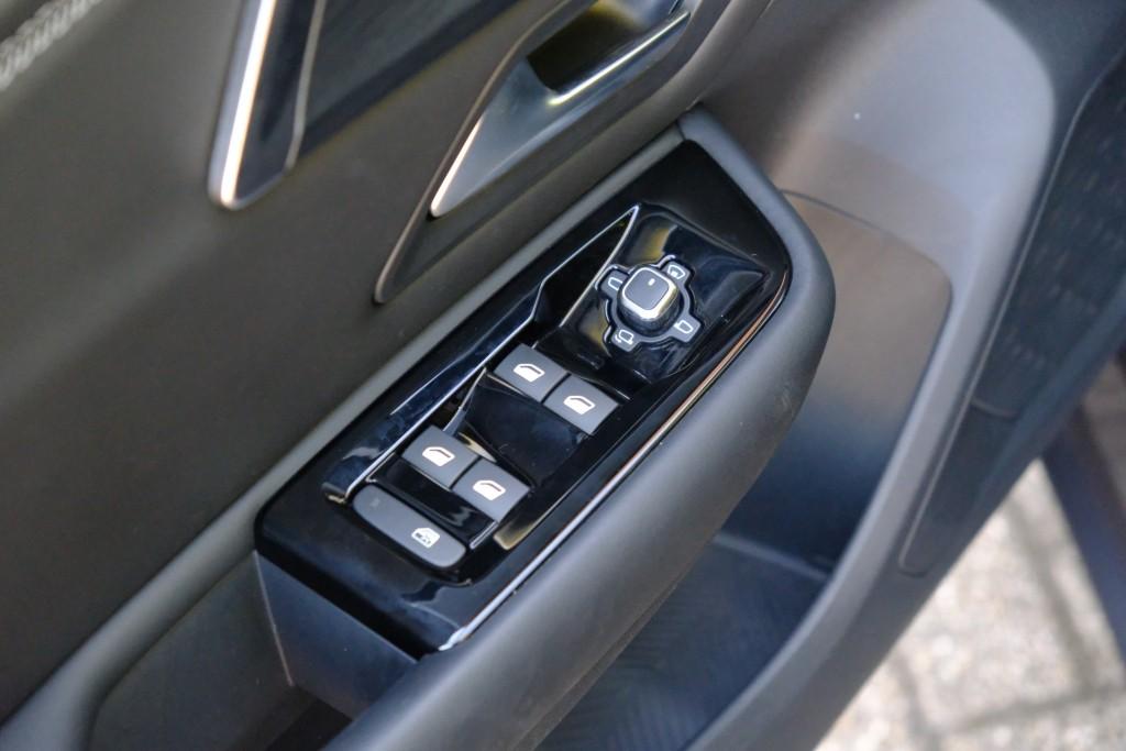 Citroën C5 X 1.6 Plug-in Hybrid 225pk EAT8 Shine | Navi | App Connect | Climate | Adaptive Cruise | Head-up Display | Camera | Keyless afbeelding 23