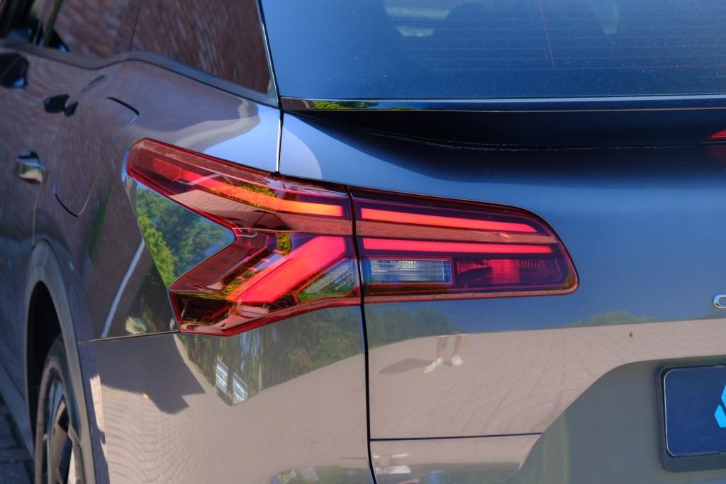 Citroën C5 X 1.6 Plug-in Hybrid 225pk EAT8 Shine | Navi | App Connect | Climate | Adaptive Cruise | Head-up Display | Camera | Keyless afbeelding 28