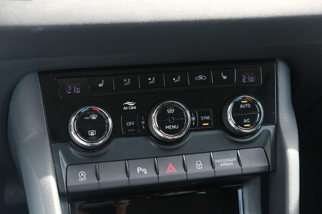 Skoda Karoq 1.5 TSi ACT 150pk DSG Style Business | Navi | App Connect | Climate | Adaptive Cruise | Keyless | Winter Pakket | Trekhaak afbeelding 23