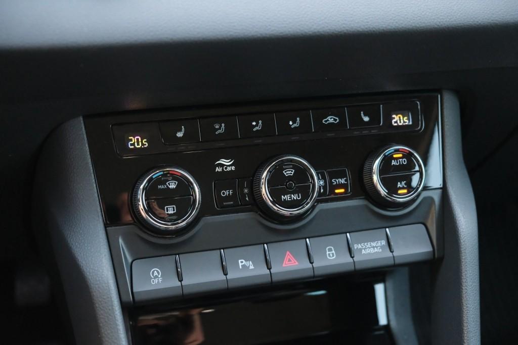Skoda Karoq 1.5 TSi ACT 150pk DSG Style Business | Navi | App Connect | Climate | Adaptive Cruise | Keyless | Winter Pakket | Trekhaak afbeelding 23
