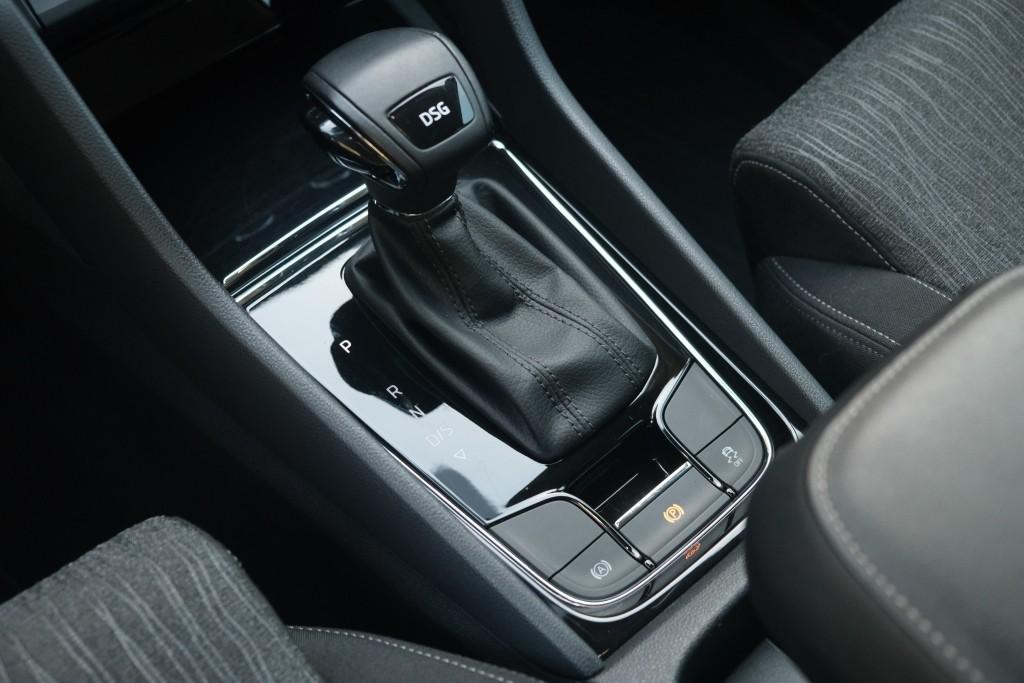 Skoda Karoq 1.5 TSi ACT 150pk DSG Style Business | Navi | App Connect | Climate | Adaptive Cruise | Keyless | Winter Pakket | Trekhaak afbeelding 25