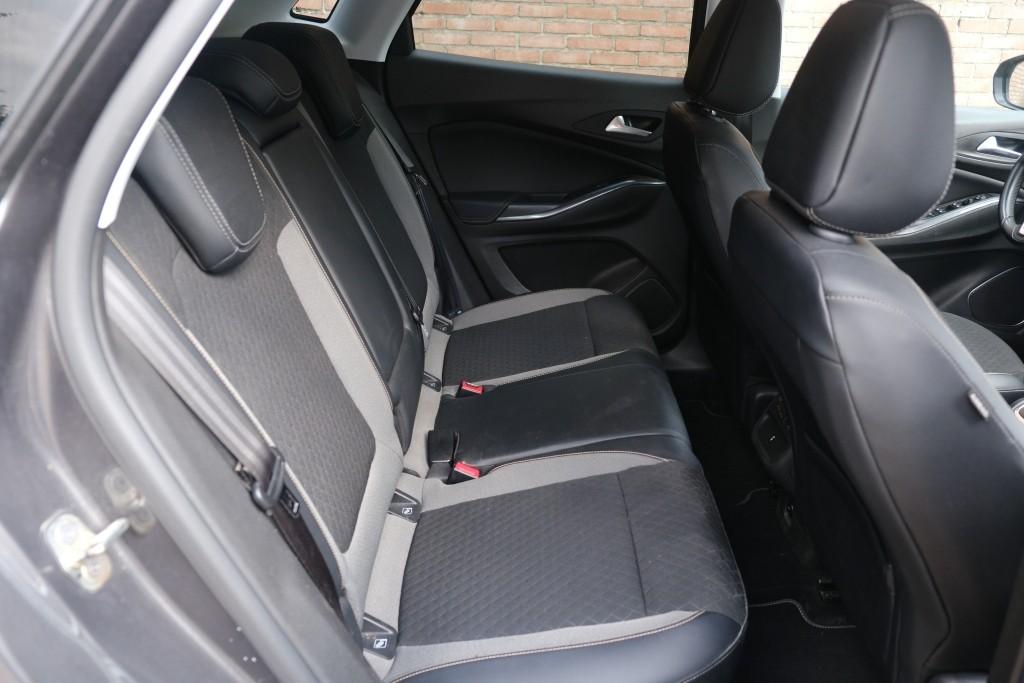 Opel Grandland X 1.2 Turbo 130pk Aut. 120 Jaar Edition | Navi | App Connect | Climate | Cruise | PDC | Trekhaak afbeelding 3