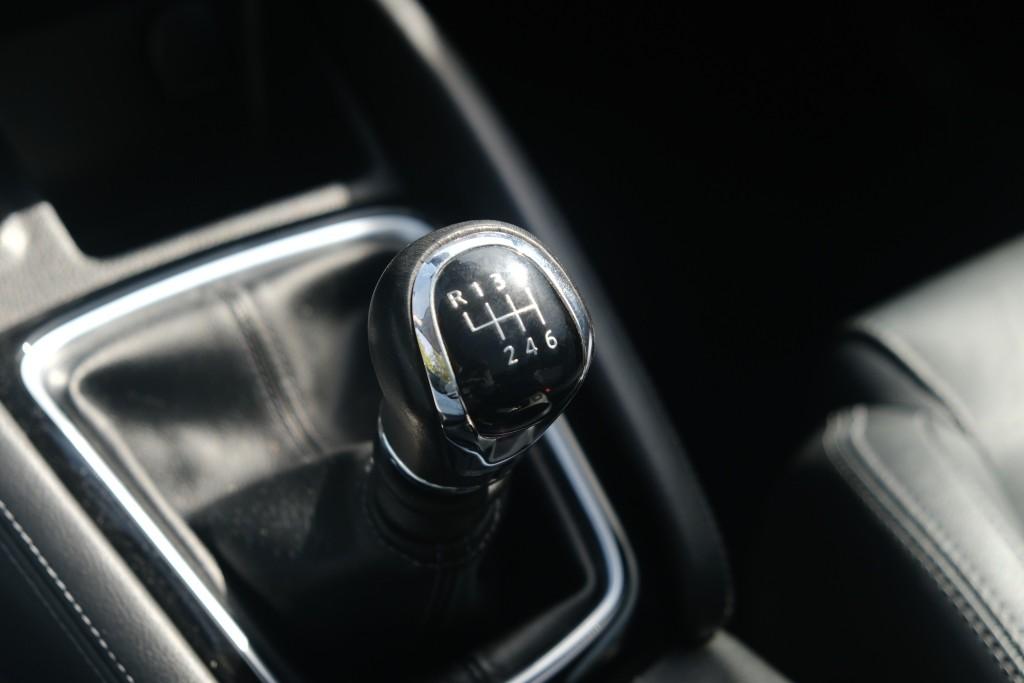 Nissan QASHQAI 1.3 DIG-T 140pk Tekna | Navi | App Connect | Climate | Cruise | Panoramadak | 360° Camera | Keyless | Winter Pakket | Trekhaak afbeelding 25