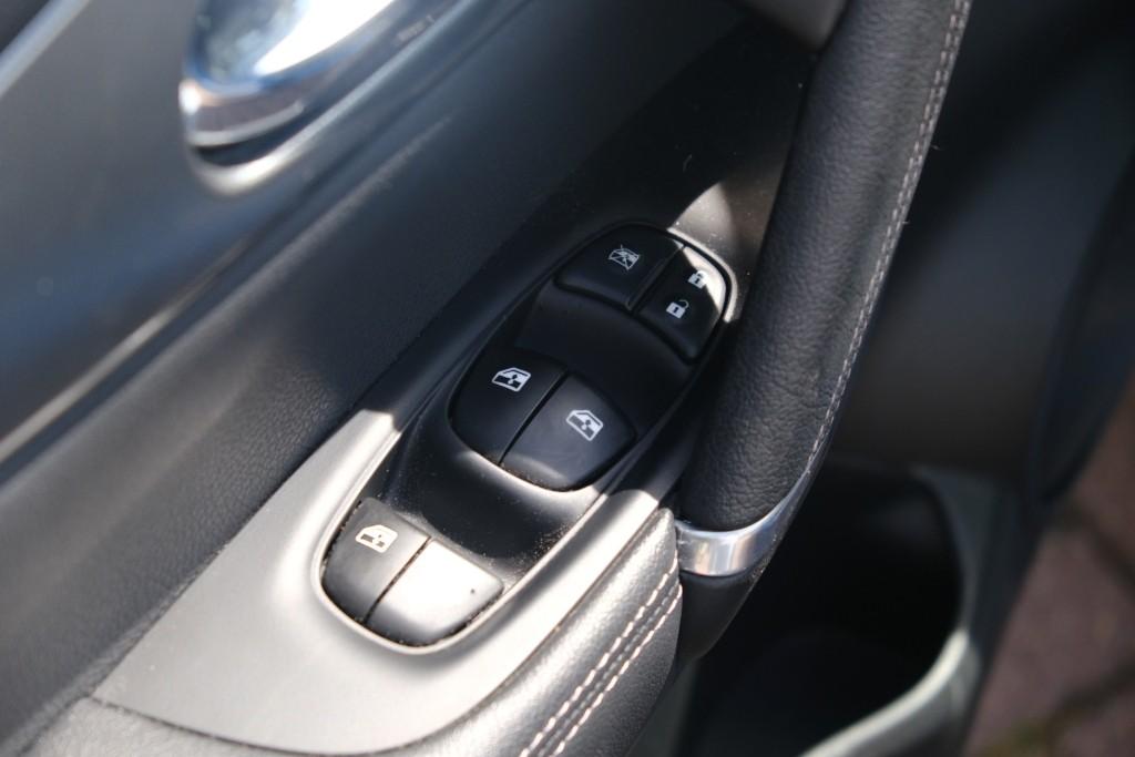 Nissan QASHQAI 1.3 DIG-T 140pk Tekna | Navi | App Connect | Climate | Cruise | Panoramadak | 360° Camera | Keyless | Winter Pakket | Trekhaak afbeelding 26