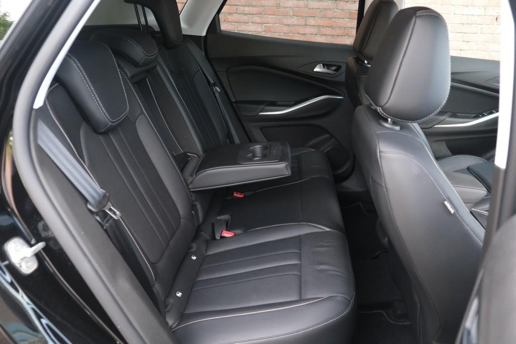 Opel Grandland 1.6 Turbo Plug-In Hybrid 300pk 4x4 EAT8 GSe | Navi | App Connect | Climate | Adaptive Cruise | Keyless | Elektrische Achterklep | Camera | Leder Pakket afbeelding 3