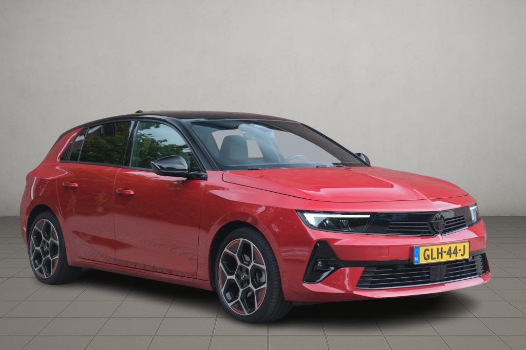 Opel Astra 1.6 Hybrid 180pk EAT8 GS Line | Adaptive Cruise | Keyless | 360° Camera | Head-up Display | Dodehoek | Winter Pakket afbeelding 1