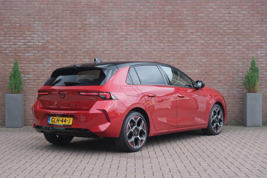 Opel Astra 1.6 Hybrid 180pk EAT8 GS Line | Adaptive Cruise | Keyless | 360° Camera | Head-up Display | Dodehoek | Winter Pakket afbeelding 30