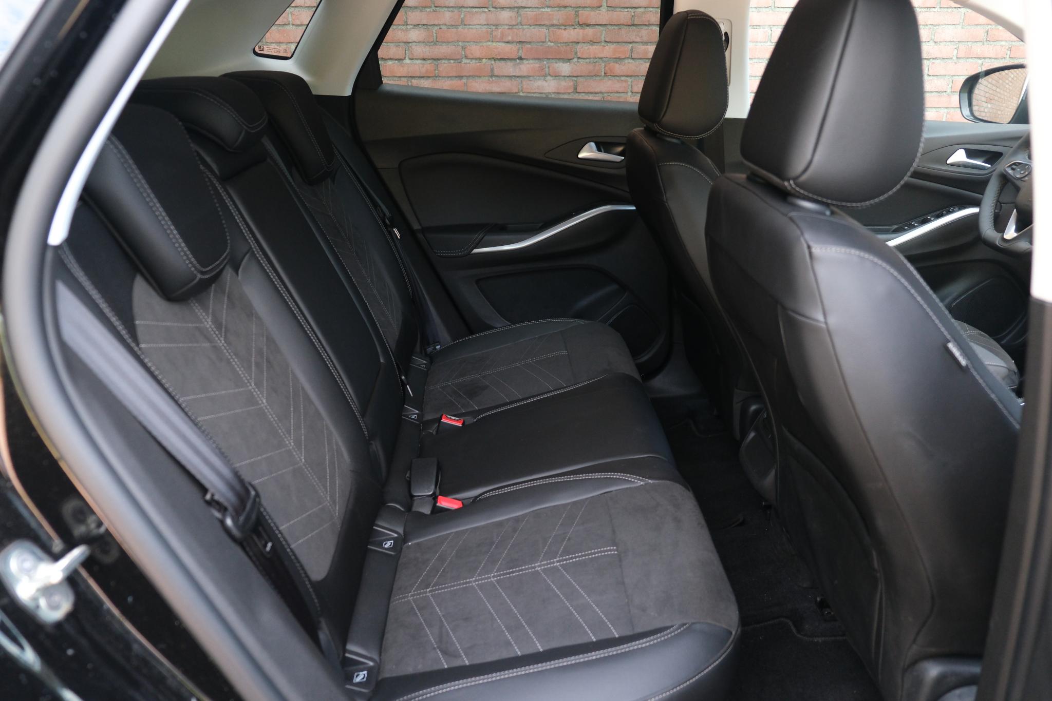 Opel Grandland 1.2 Turbo 130pk EAT8 GS | Navi | App Connect | Adaptive Cruise | Camera | Alcantara | Winterpakket afbeelding 3