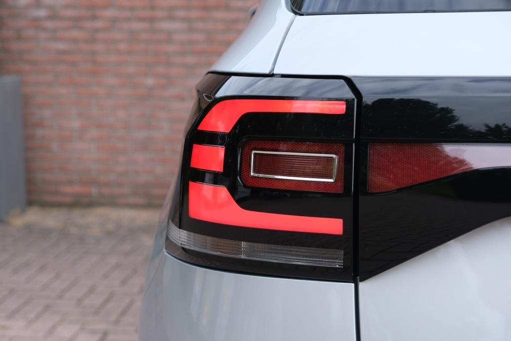 Volkswagen T-Cross 1.5 TSi 150pk DSG Style | App Connect | Adaptive Cruise | Camera | Stoelverwarming | Climate | Matrix LED | Trekhaak afbeelding 27