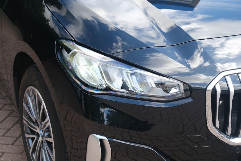 BMW 2 Serie 218i 136pk Aut. Active Tourer Luxury Line | Navi | App Connect | Climate | Leder | Elektrische Achterklep | Camera | Sfeerverlichting | Cruise afbeelding 2