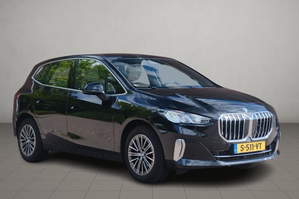 BMW 2 Serie 218i 136pk Aut. Active Tourer Luxury Line | Navi | App Connect | Climate | Leder | Elektrische Achterklep | Camera | Sfeerverlichting | Cruise afbeelding 1