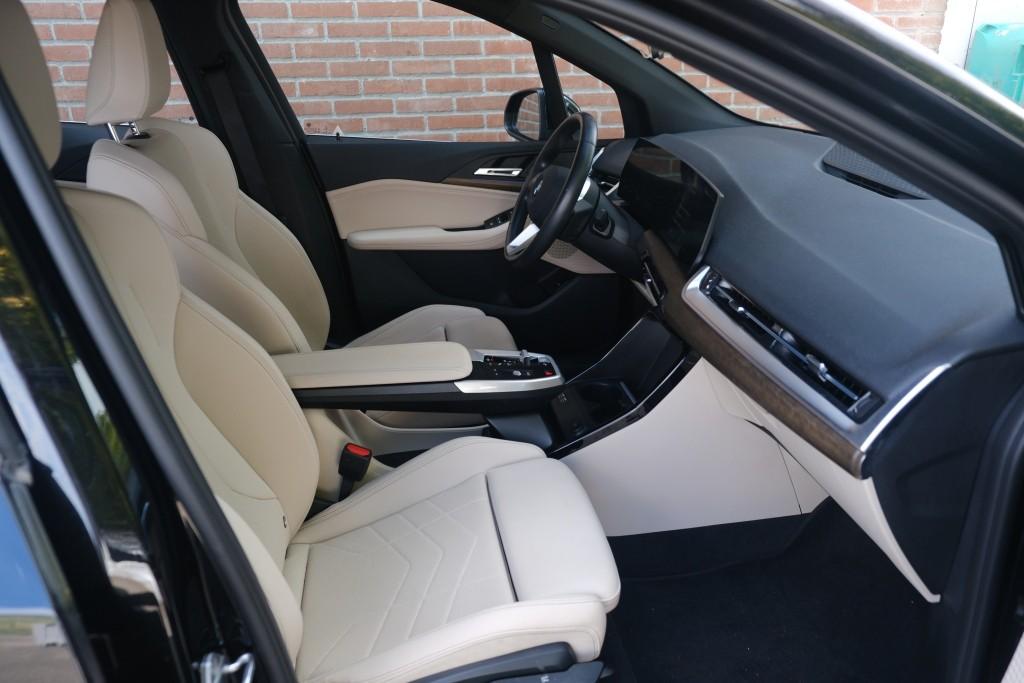 BMW 2 Serie 218i 136pk Aut. Active Tourer Luxury Line | Navi | App Connect | Climate | Leder | Elektrische Achterklep | Camera | Sfeerverlichting | Cruise afbeelding 4