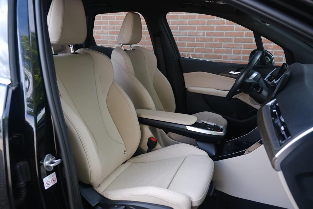 BMW 2 Serie 218i 136pk Aut. Active Tourer Luxury Line | Navi | App Connect | Climate | Leder | Elektrische Achterklep | Camera | Sfeerverlichting | Cruise afbeelding 6