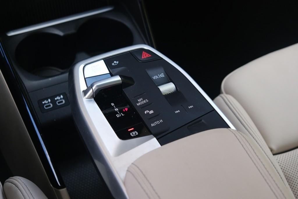 BMW 2 Serie 218i 136pk Aut. Active Tourer Luxury Line | Navi | App Connect | Climate | Leder | Elektrische Achterklep | Camera | Sfeerverlichting | Cruise afbeelding 21